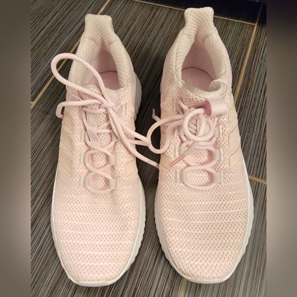 Like new womens pink Adidas gym shoes, size 11.